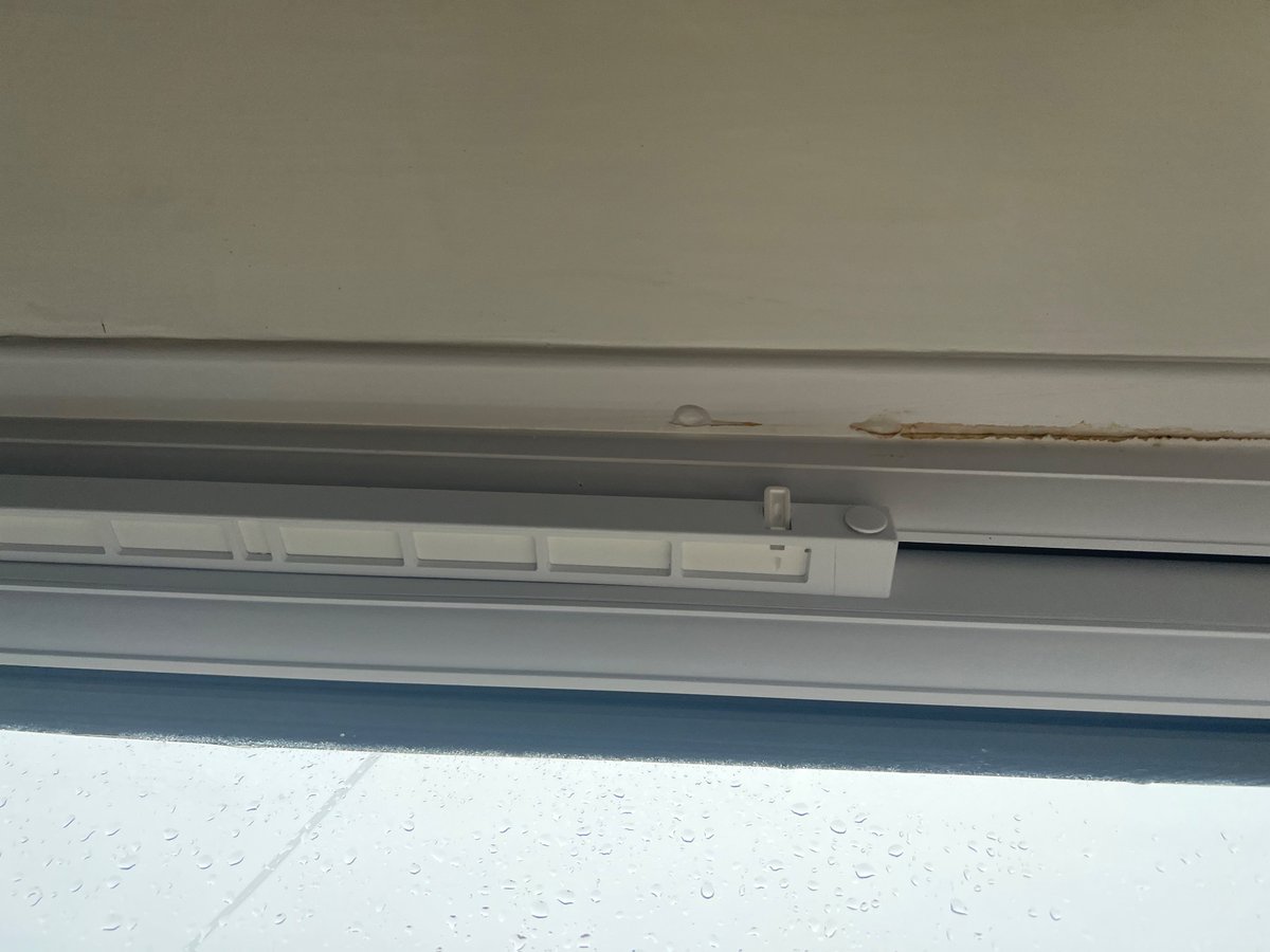 LouisMeredith's tweet photo. @thedavidseaman @SafestyleUKplc 3 years my parents have been living with windows that leak and can’t shut from the inside. You sure you want to be promoting such a company with such poor customer service?? #notsafe #owngoal #safestyleuk #cowboybuilders #windows https://t.co/vz6F6yFMi3