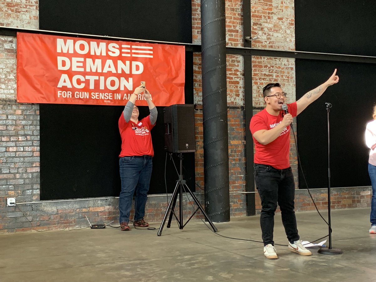 ccylevin's tweet photo. “Every time you advocate, tweet, or have that hard conversation, you are choosing community &amp; choosing to be brave” ⁦@MomsDemand⁩ #MomsAreEverywhere #10YearsOfMoms #MomPower #MoLeg https://t.co/bclgXn1gkX