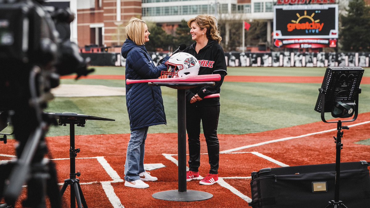 LouisvilleBSB's tweet photo. Great Day Live kicking off our day at Jim Patterson Stadium. 

#GoCards https://t.co/KbrppeGtKb