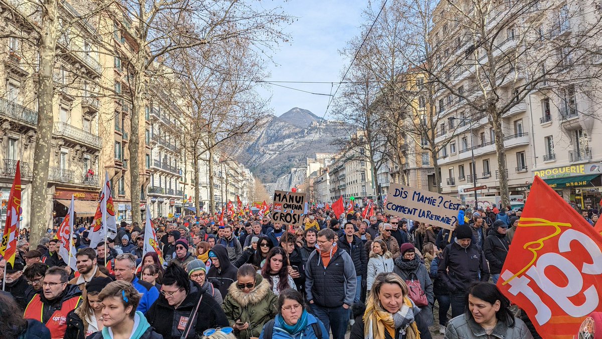 ElisaMartinGre's tweet photo. 53 000 personnes à #Grenoble ce matin ! Partout en France les chiffres de la mobilisation sont énormes, la #Greve7mars est une journée historique ! Par son obstination, Macron est responsable du #BlocageDeLaFrance mais nous ne reculerons pas ! Demain on continue ! https://t.co/dHomvakSoG