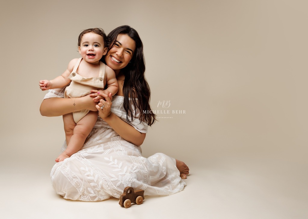 MBPhotographyLI's tweet photo. Sometimes babies need a little mommy love to feel comfortable at their first birthday sessions... and of course we love to get mom in the frame! ❤️................................................................................#babyphotography #longislan… https://t.co/QV0m0mN3Cx https://t.co/A51CKOw2pf
