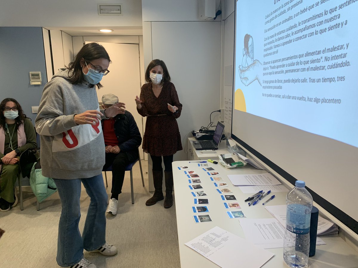 M_AriasNefro's tweet photo. A pesar del ciberataque a nuestro Hospital seguimos con ilusión y adelante con #semanadelriñon atendiendo a familiares dándoles herramientas para cuidar y cuidarnos ante la ERC #dialisis #emociones #familiares #mindfullness https://t.co/ZQ9egqlz5q