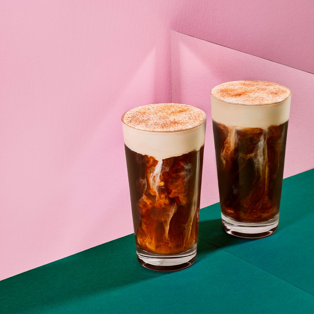 Cold Brew season is every season. Introducing the NEW Cinnamon Caramel Cream Cold Brew ❤️ -- La saison du café infusé à froid, c’est toute l’année. Voici le NOUVEAU café infusé à froid avec crème de caramel à la cannelle ❤️