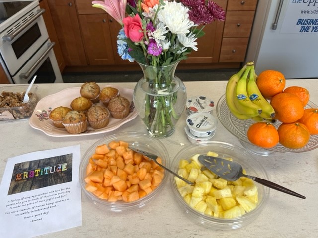 URTeacher's tweet photo. Breakfast and Gratitude! What a wonderful way to start the day and celebrate Employee Appreciation Week!  Thanks to our Executive Director Brenda. #employeeappreciation https://t.co/XftgGOopbX