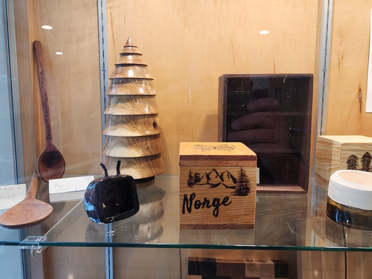 TimBoyle_RMS's tweet image. More amazing woodworking projects @RMSHanover.  Give students skills and time, then let them go.