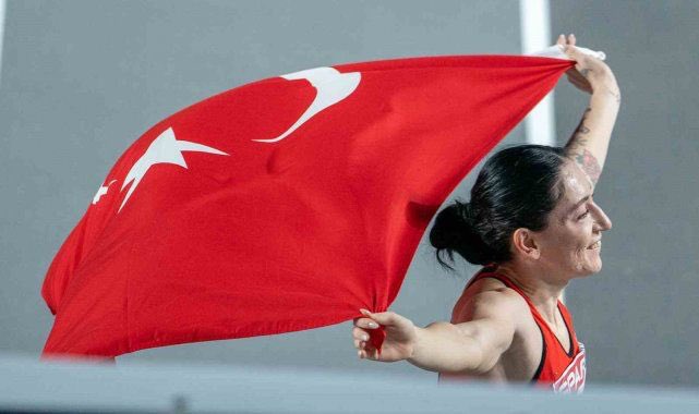 Tebrikler 👏🏽
#TuğbaDanışmaz ♥️🌸
GURURUMUZSUN 
🇹🇷🇹🇷🇹🇷
#atletizm 
#europeanathletics 
#istanbul2023