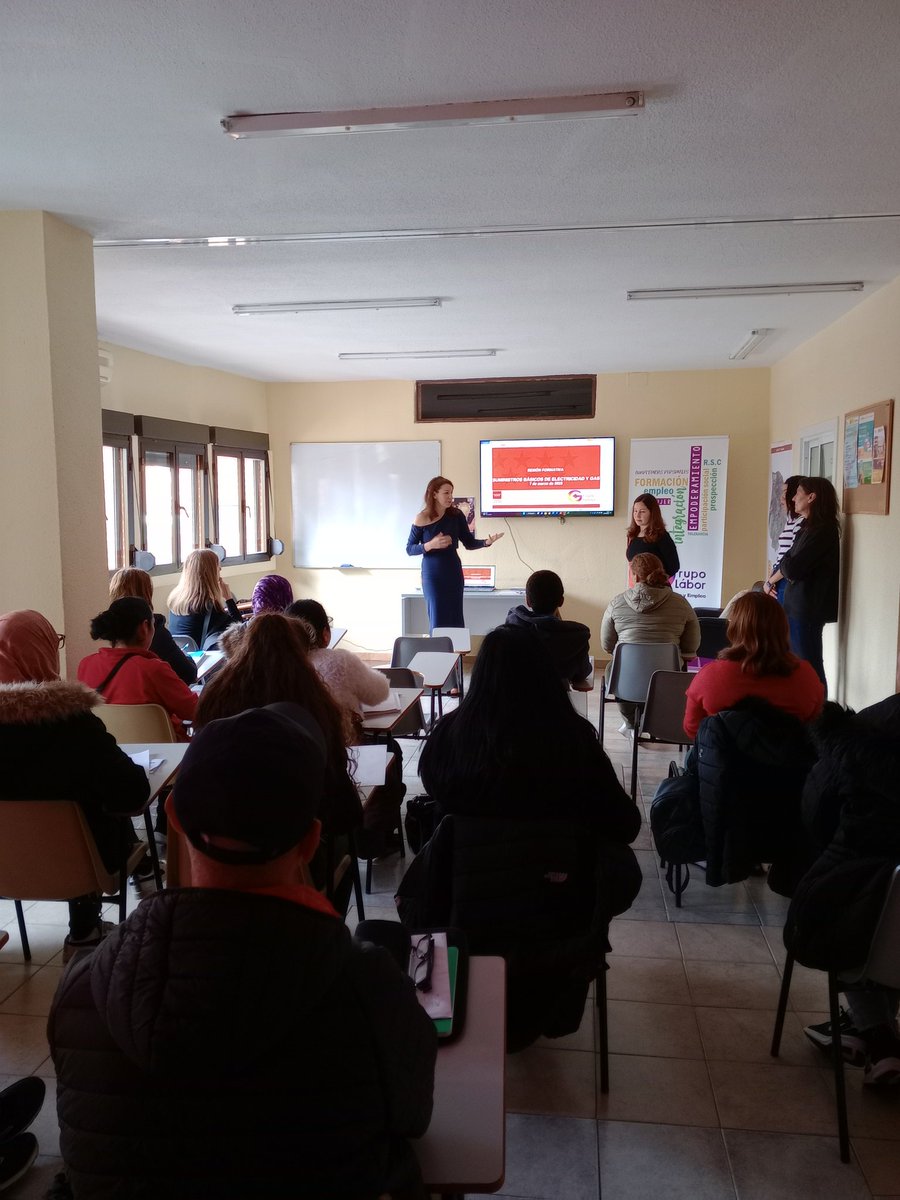 Gracias a Marta Directora General de Comercio y Consumo y a Sonia experta en materia de consumo por compartir con nuestras usuarias esta jornada formativa "Suministros Básicos de Electricidad y Gas".<a href="/comunidadmadrid/">Comunidad de Madrid</a> #formacion #suministrosbasicos