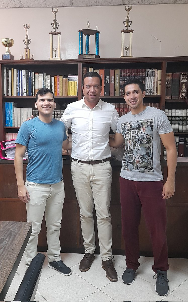 myval_u's tweet photo. Ayudamos a escuelas a enseñar finanzas a sus estudiantes. 😎📈

• Colegio Madre Matilde (@UEMadreMatilde).
• Santo Tomás de Aquino (@CSTAquino).
• Cristo Rey Altamira.
• Los Arcos (@colegiolosarcos).

#FinanzasEnMiEscuela🏡 https://t.co/W0yWviSDwz
