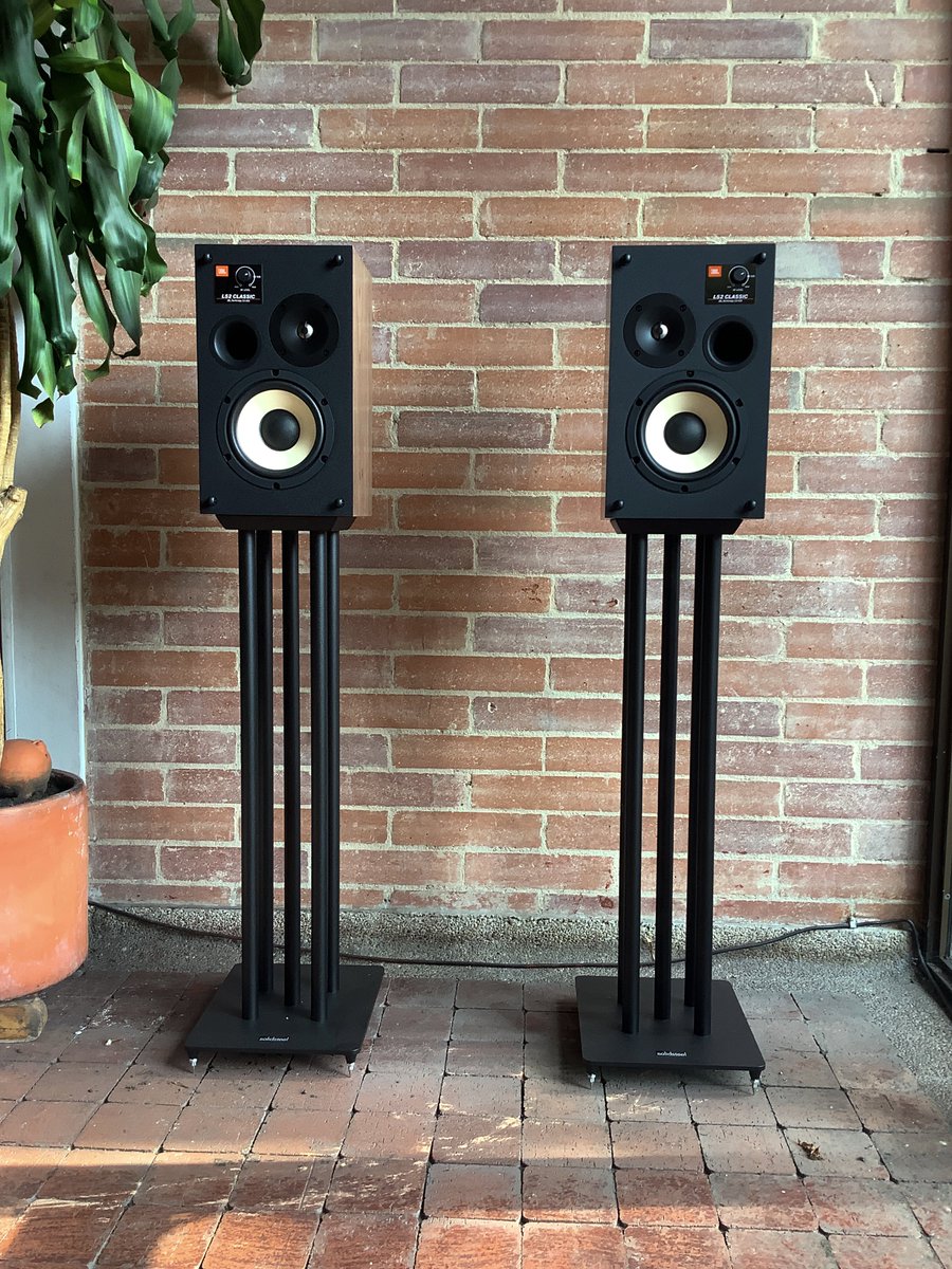 Hola! ¿Cuál es su stand Solidsteel favorito? NS (fig 1) o SS (fig 2). Solidsteel desde hace 30 años fábrica en Italia los mejores stands para parlantes.

@solidsteel_hifi #audioelitecolombia #audioaltafidelidad #hifiaudiocolombia #altafidelidadcolombia #melomanos #parlanteshifi