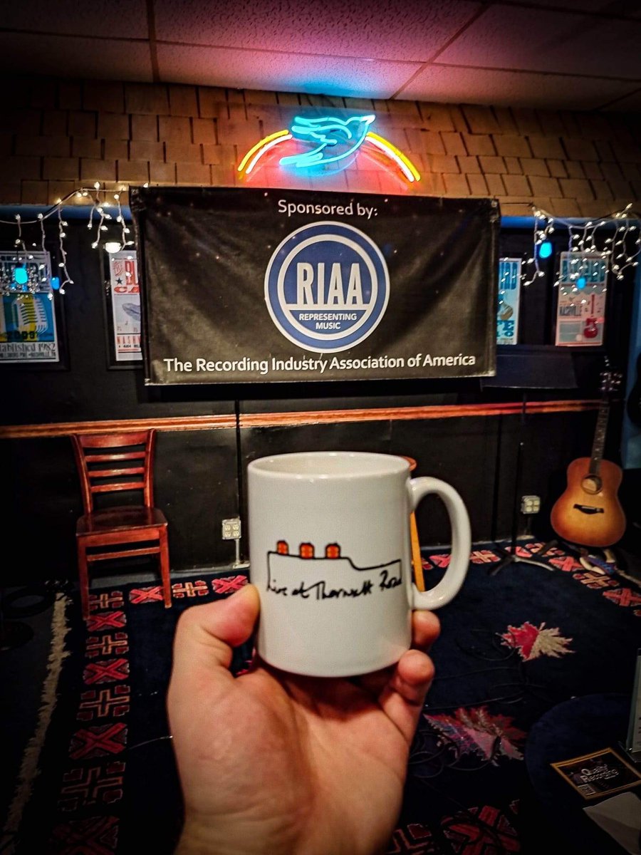 ThornsettRoad's tweet photo. I love seeing where the LaTR mug ends up…
Thank you to Tu-Kay & Ryan for making room in their carry on and taking it to the world famous Bluebird Cafe in Nashville.
Class!
#Original #Acoustic #Live #Music #LaTR #Mug #Mugshot #Nashville https://t.co/bA54XTMWVT