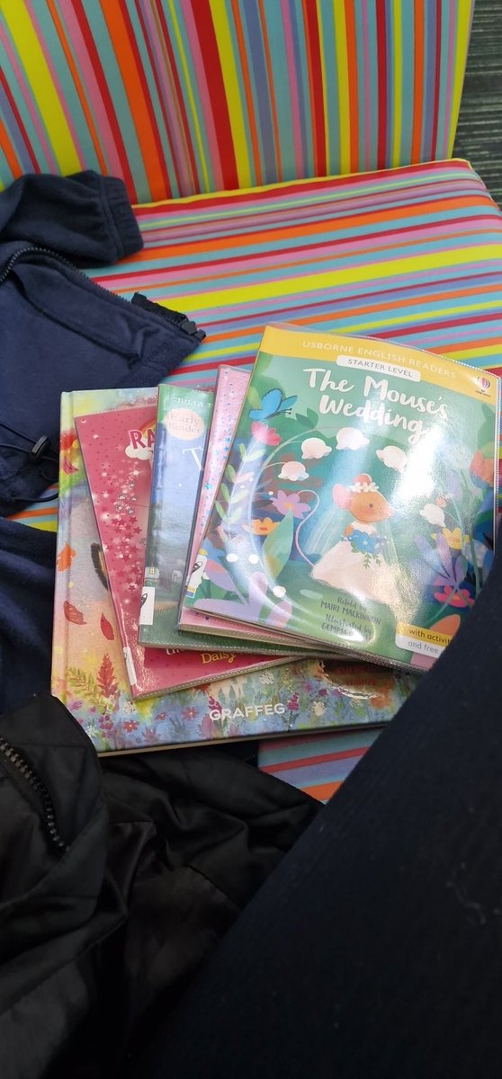 It's a library kind of afternoon for us ❤️

<a href="/Year2Discovery/">Mrs Collins</a> <a href="/Discovery_Hyde/">Discovery Academy</a>