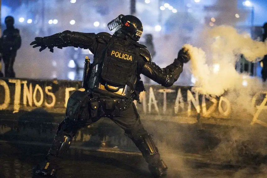 Ccajar's tweet photo. También identificó lento avance en casos de violaciones a DH por agentes de fuerza pública: "De 46 casos de muertes en protesta entre abril y julio de 2021, 13 se encuentran en fase de juicio, 29 en indagación, 3 se han archivado y en uno no se obtuvo información" https://t.co/HmX1sLn4IR