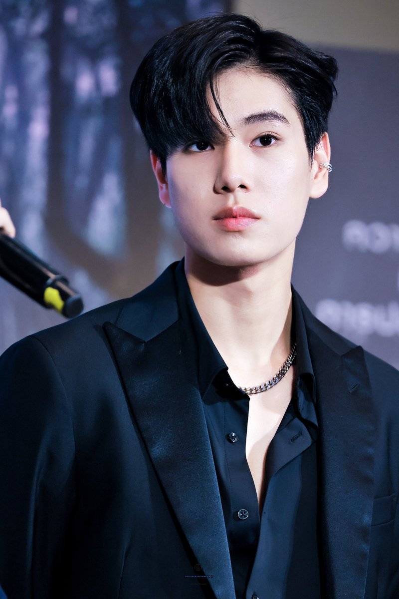 230307 Phuwin 🐼🐾

#GalaPremiereหุ่นพยนต์ 
#phuwintang <a href="/phuwintang/">phuwintang</a>