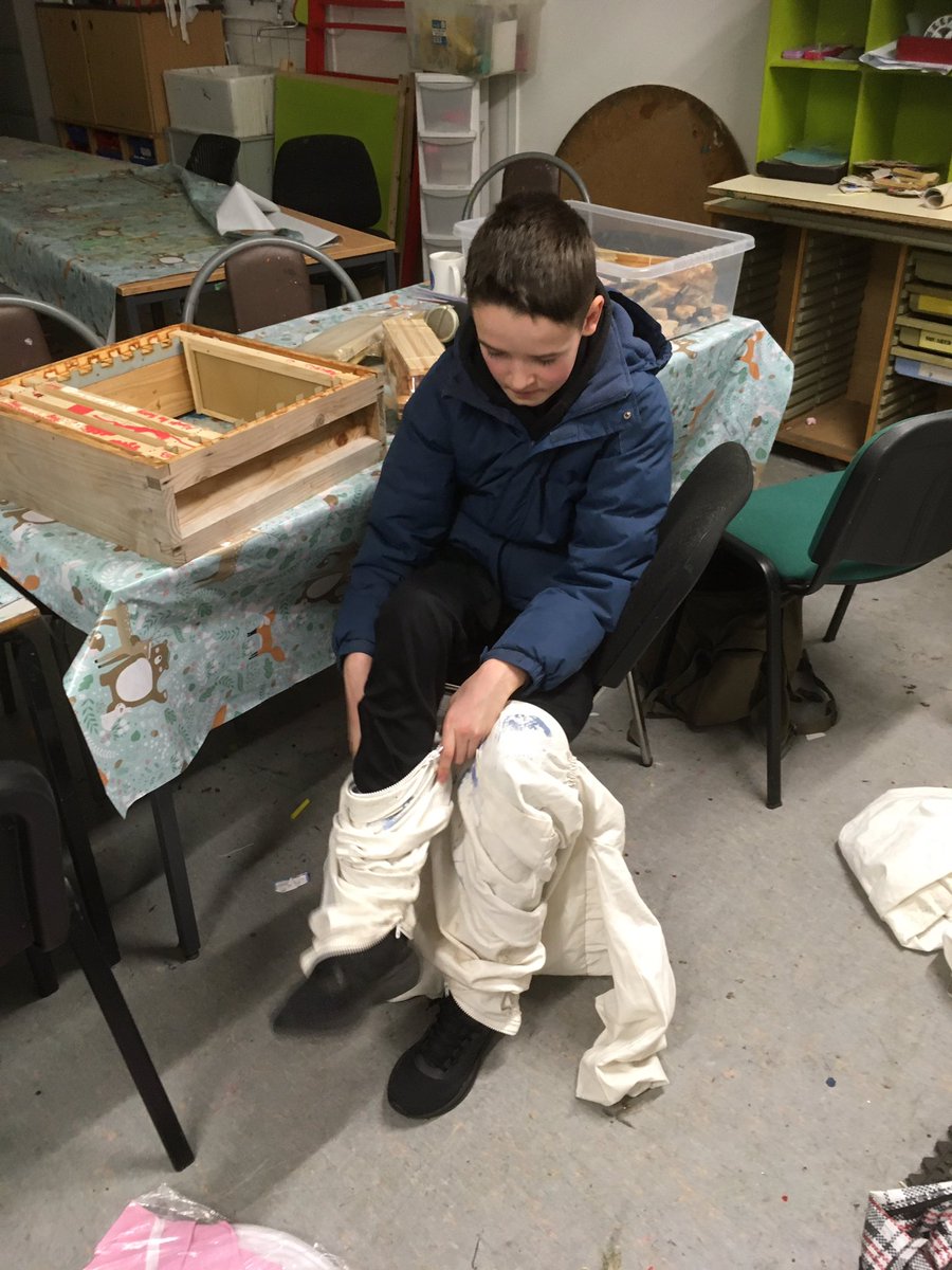 Pure_buzzin's tweet image. Students from @MonkseatonMid are attending a six week alternative education programme with us at @mwconnected 

They have built their first frames and by the end of the course will have assembled a full beehive.