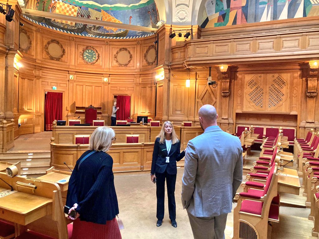 QuebecUK's tweet image. Mission en Suède 🇸🇪
@LineRivardDG a été chaleureusement accueillie @Sverigesriksdag, le 'parlement' suédois.
Elle a eu des échanges productifs en #mobilitédurable @infradep &amp;amp; @vtisweden.
#Québec &amp;amp; #Sweden are both working to adopt ambitious transport plans for the future