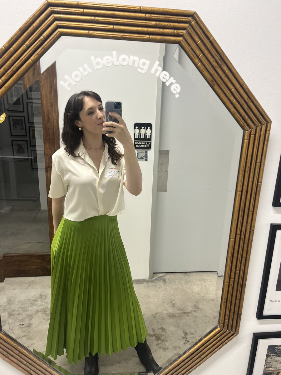 MonicaDriscoll_'s tweet photo. Last Thursday I had the pleasure of cohosting my first ever Houston event on behalf of SVB!

Thank you to @SeshCoworking and @pridefund1 for helping to create a most inclusive space for innovators. https://t.co/MnDQNmIYXO