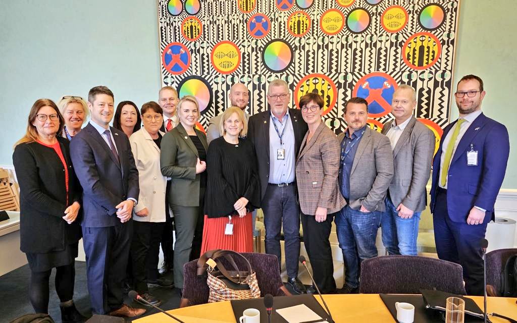 QuebecUK's tweet image. Mission en Suède 🇸🇪
@LineRivardDG a été chaleureusement accueillie @Sverigesriksdag, le 'parlement' suédois.
Elle a eu des échanges productifs en #mobilitédurable @infradep &amp;amp; @vtisweden.
#Québec &amp;amp; #Sweden are both working to adopt ambitious transport plans for the future