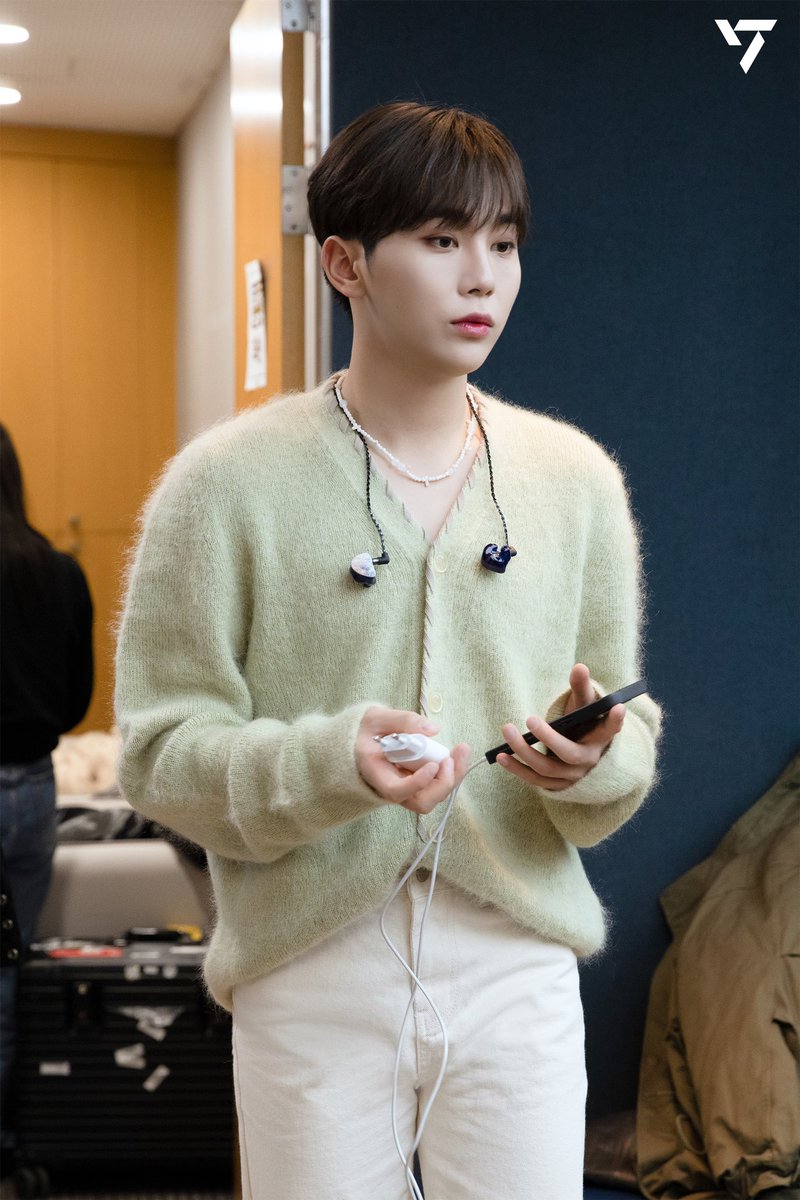 바쁜 하루를 마치고 보는 승관이 사진은 너무나도 선물 같아 。。🥺❤️