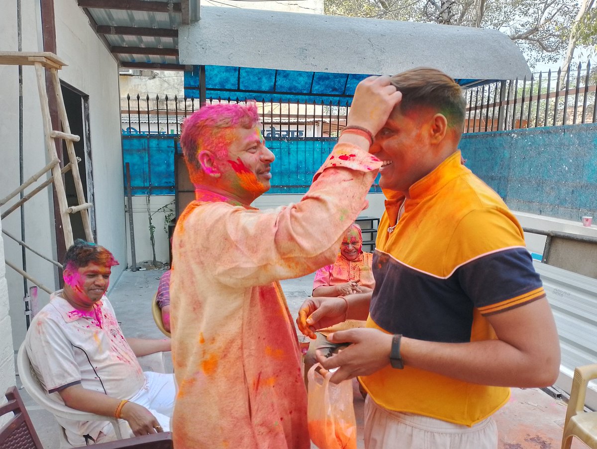 Lalaram_Osian's tweet photo. आप सभी को होली की हार्दिक शुभकामनाएं और राम राम सा...🙏
होली के रंग में, संघ परिवार के संग 😊🙏
आदरणीय डॉ शैलेंद्र जी भाई साहब 😊🙏
आदरणीय चंद्रशेखर जी भाई साहब
@chshekharbjp @selendrakumar8 https://t.co/2JZRU9F7di