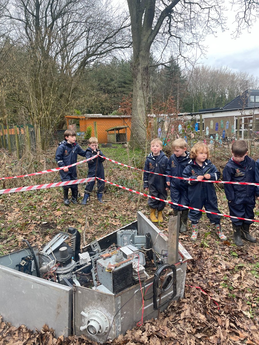 ScarisbrickHall's tweet photo. As part of their βMoon Zoomβ topic this term, on Friday Year 1 ventured outside following reports of a loud bang.
Children arrived to find the remains of what appeared to be a spaceship and were tasked with identifying how it ended up in our Outdoor Learning Environment. https://t.co/d4nNwwqw2y