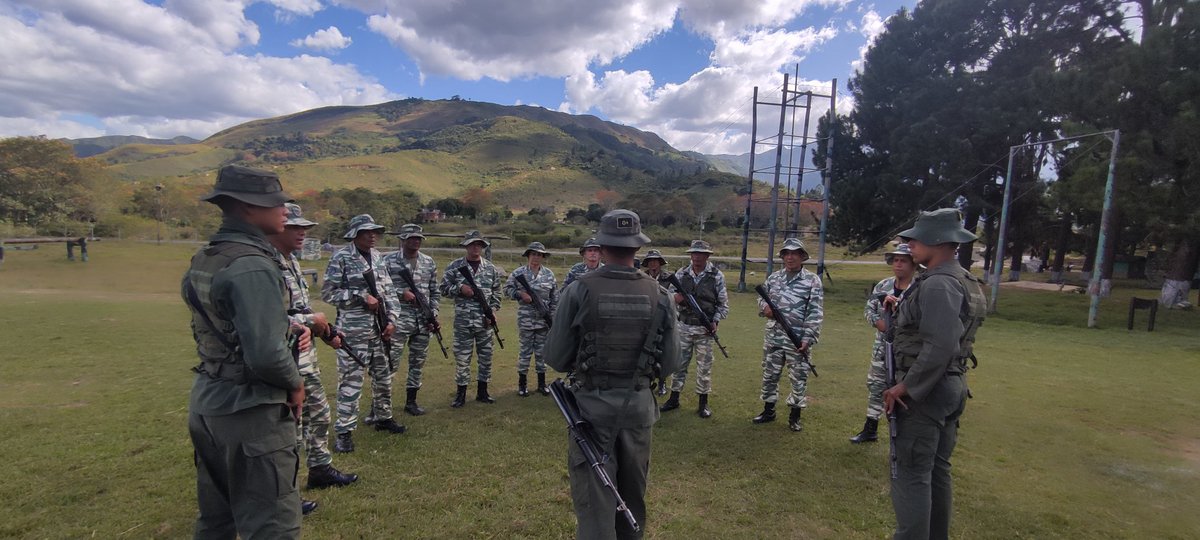 CM_ADI532's tweet photo. El @CM_ADI532 realizó adiestramiento de milicianas y milicianos del municipio Montes en la #ESCOE en la parroquia de Cocollar, edo-Sucre. Donde el pueblo puede.. La patria se crece.. https://t.co/NNNp8q7xhE