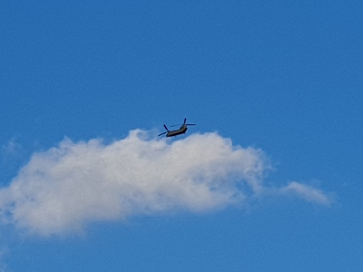 phdev85's tweet photo. While out #Cycling this afternoon from #Castleford to #Methley i saw a Army Boeing CH-47 #Chinhook #Helicopter fly overhead on this sunny but still cold day.
#MountainBiking #MTB https://t.co/VFMFbKFRxq