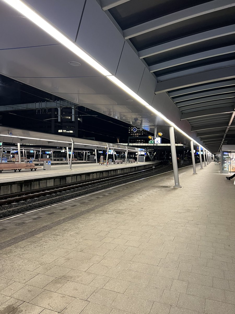 Twludwig's tweet photo. Laatste vergadering @ipo achter de rug.
Ov-fiets ingeleverd, nu terug met trein naar Brabant. #teamfiets #teamov https://t.co/tz8bDG0EHa
