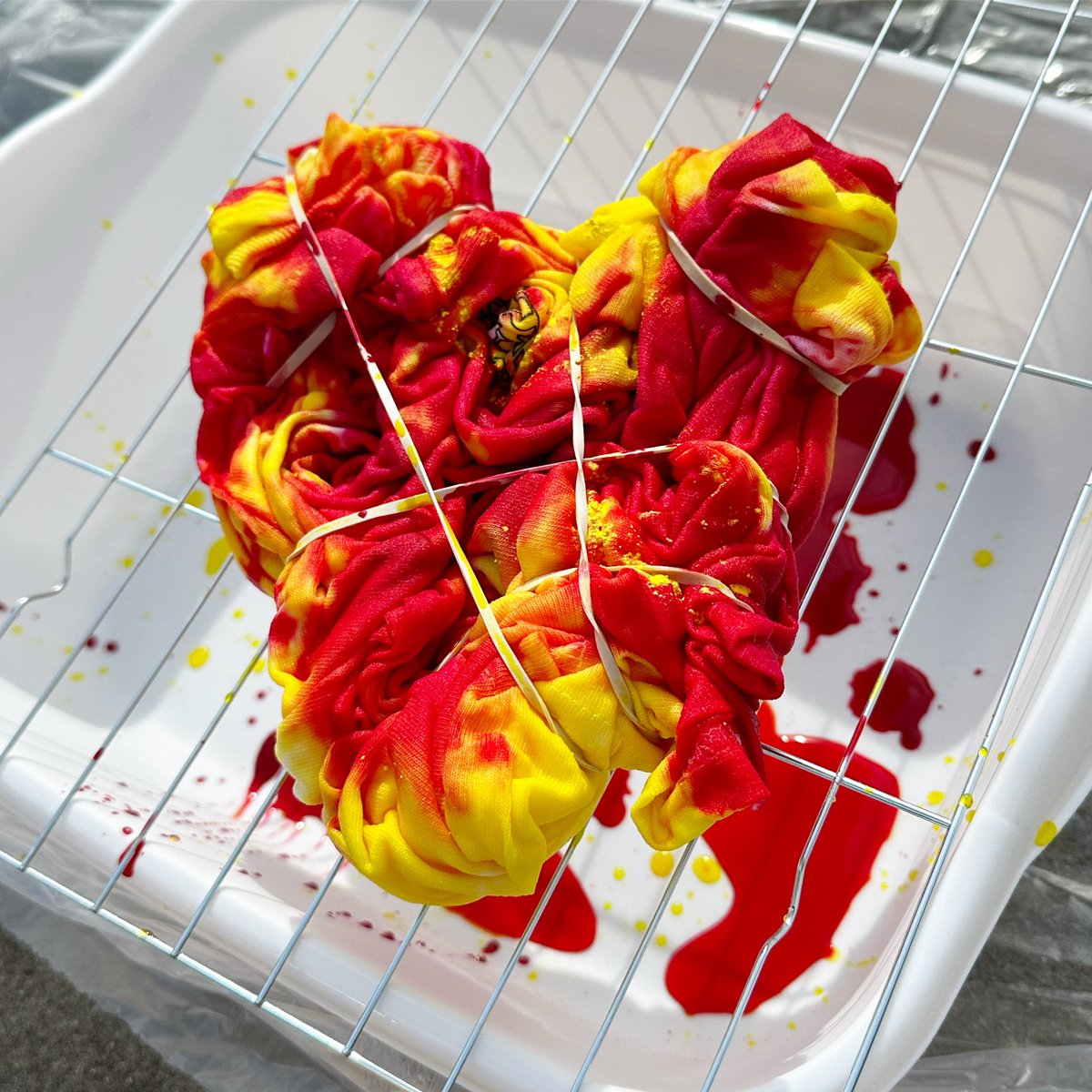 renneemiko's tweet photo. Show your big heart for #OpenEducationResources #OER and supporting #lowcost education for our @pencollege students at the OER T-Shirt Tie-Dye event! 💛🧡❤️ From now ‘til 2:00 PM, everyone is invited to show their true colors on the east side of Keegan Hall today! #PenColMedia https://t.co/qdJyj6zlHQ