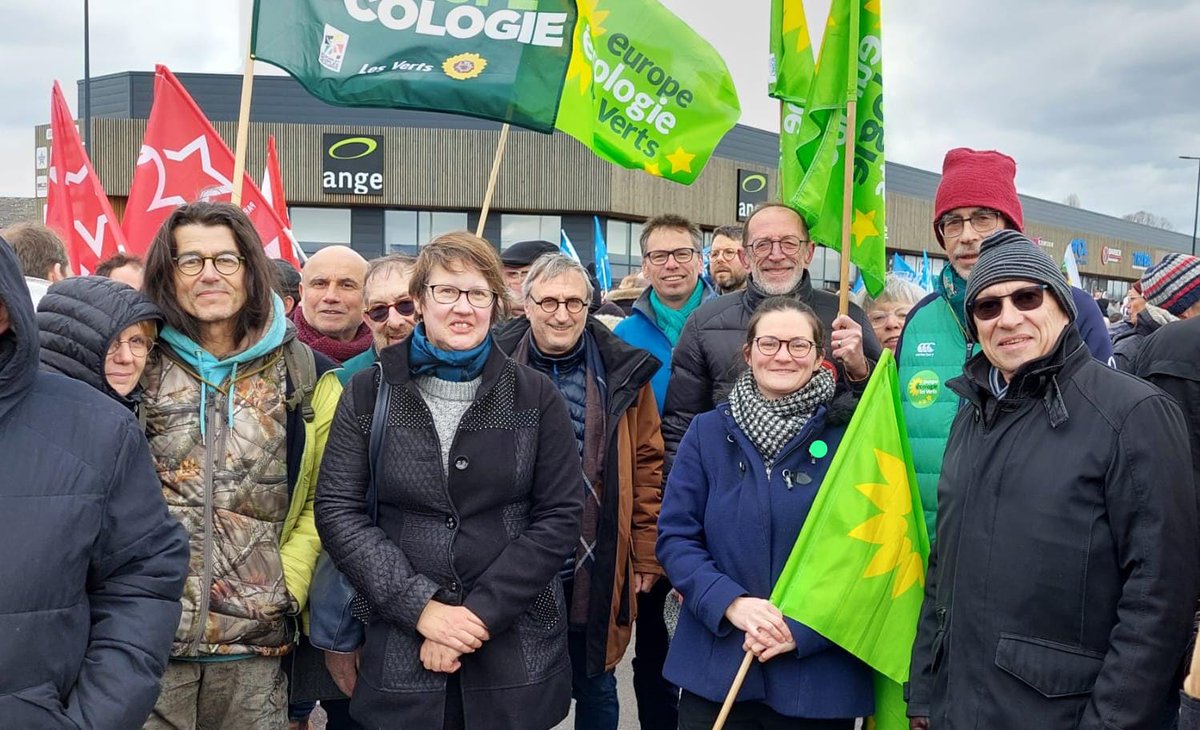 SanchezLaet's tweet photo. Enchaîner les manifs de #Rouen et d'#Évreux : plus de 10 kilomètres dans les bottes, avec Macron, on MARCHE ! https://t.co/33cWRZ0057
