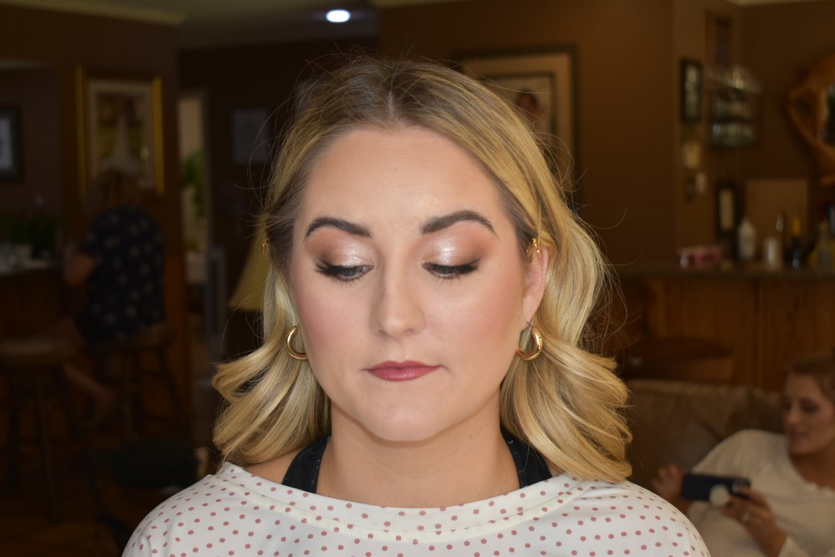lgaljour's tweet photo. The perfect bridal glam, I love the shimmer so much!
@GlamtoGeaux
#nolamua #nola #neworleans #neworleansmakeupartist #makeupartist #makeup #weddingmakeup #wedding #bridalmakeup #weddingday https://t.co/lDufqSkkbw