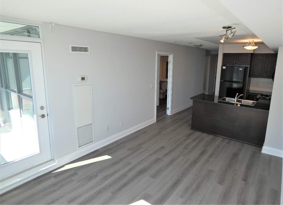 sharonflorian's tweet photo. Check out this home! Looking for a renovated, spacious condo unit with a den that can be used as your office or second bedroom? Look no further. This 1 bedroom plus den and 2 bathroom apartment has it all. Recently renovated with .. https://t.co/Um0Pa8TU52 https://t.co/xeJqtIZG83