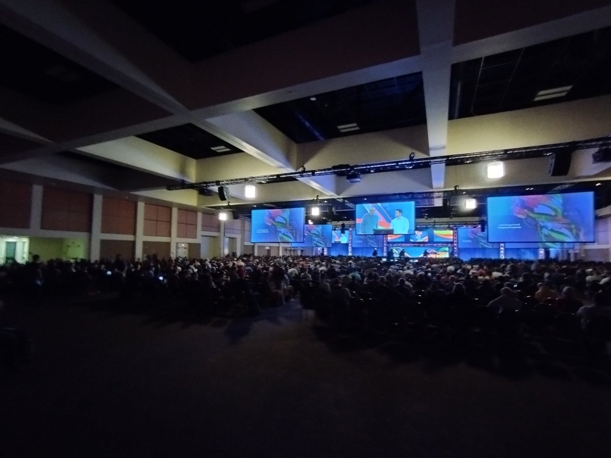 hhkaos's tweet photo. Almost 2000 #geodevs at #PalmSprings to learn and share about geospatial technologies and maps willing to make a positive impact in our worldπππ. Willing to put our best thinking to make it more sustainable. Thanks πβ€β€ #SDGs #EsriDevSummit #EsriDevSummit23 https://t.co/O4RYWYYpIp