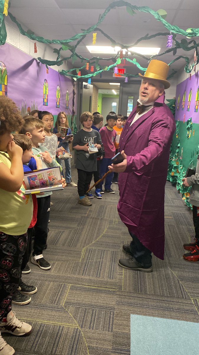 moorefun21's tweet image. #marchisreadingmonth 
@GuestElementary
 @moorefun21
 3rd graders are listening to what ‘Mr. Wonka’ 
@MarkHess98
 has (Hess) to say #pureimagination #childhoodmemories #wildcatchamps @WalledLkSchools @MHGuestPTA @dog_champion