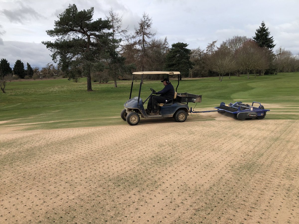 SonAGCGreenies's tweet photo. A great first 2 days of renos by the team to beat the incoming weather. All 19 greens have been double verti cut, heavily sanded, verti drained, brushed, heavily sanded again &amp; dragged. A brilliant team effort 👏🏼👏🏼👏🏼 https://t.co/BzYK9b93hp