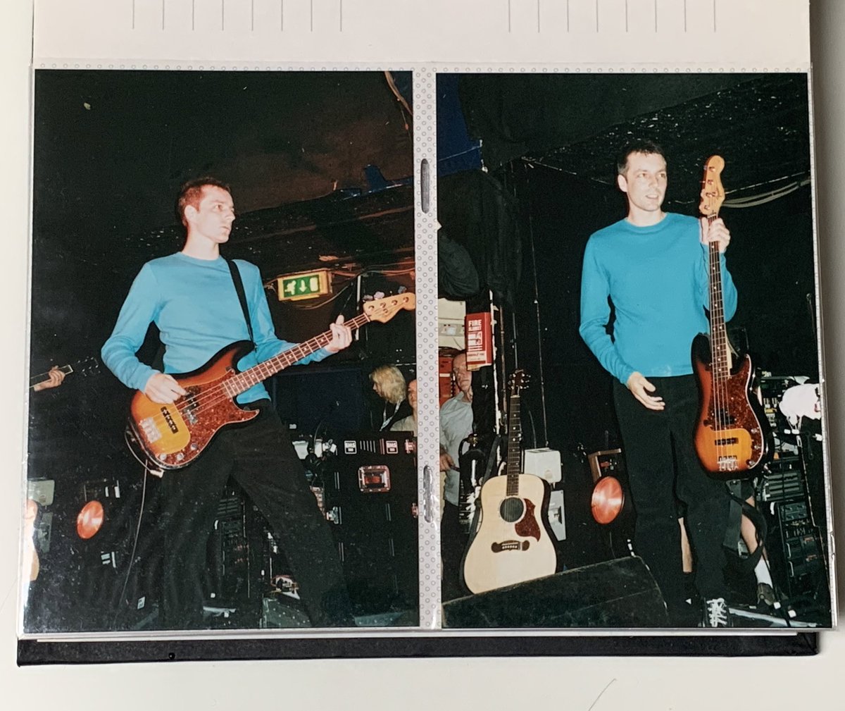 Resplendent in blue, here’s Steve Mackey performing with Pulp at the Highbury Garage in London 💙