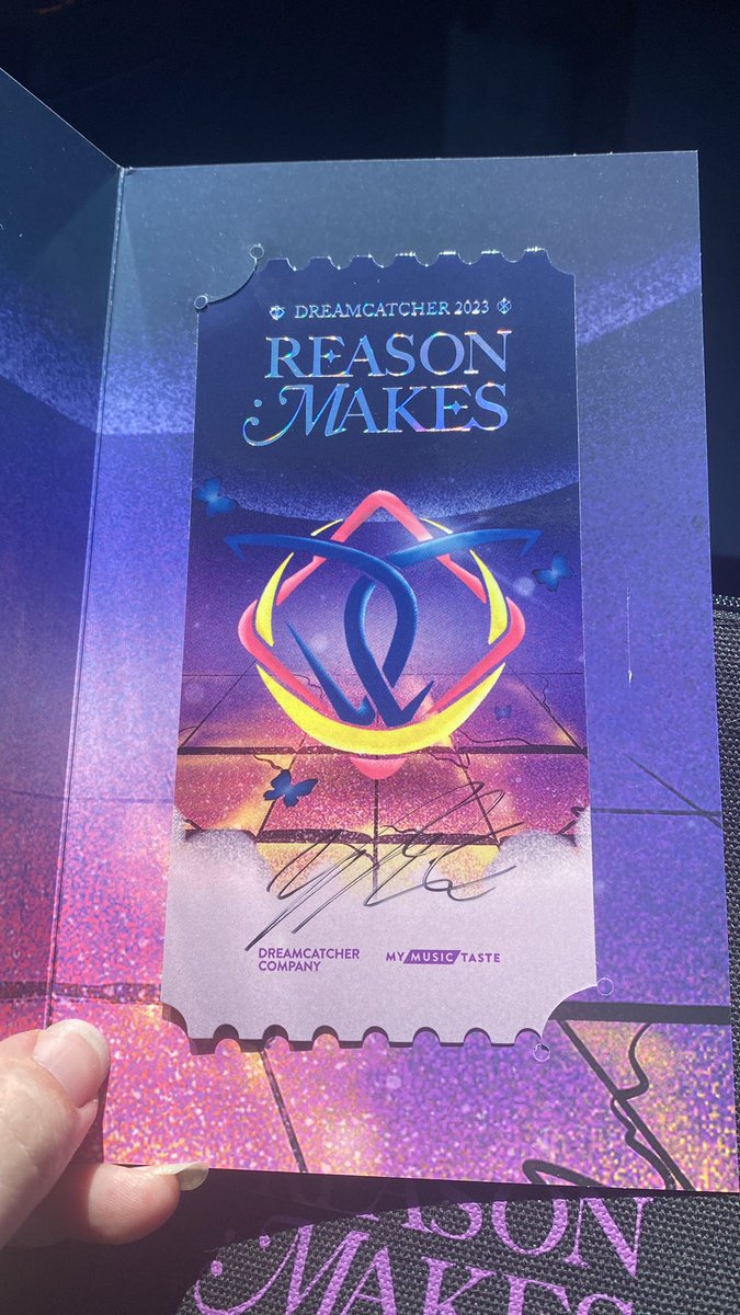 For dami’s birthday, and as a thank you to all somnia for being so amazing I will be giving away my signed Dami ticket from the dreamcatcher tour!
It’s open ww and all you need to do is follow, rt, and share your fav deukae moment!
This will end Sun March 10!
