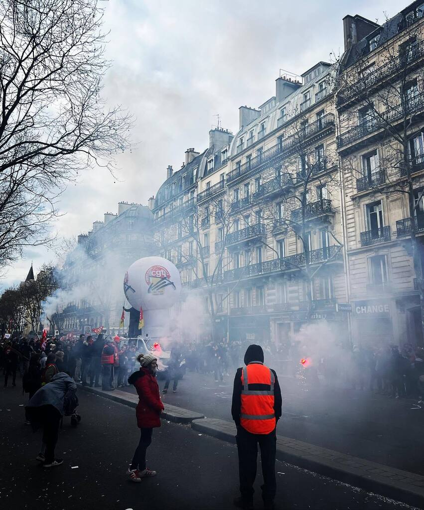 #strike #paris #parislove #iloveparis #parisparis
#parisianlife #pariscartepostale
#parisphoto #mylittleparis #igersparis
#parisgram #paris_ focus_on #pariscity
#parisiloveyou #eiffeltower #parisian
#parisienne 
#parisphotography #parisjetaime
#parisien … instagr.am/p/CpfqTqwjWnz/