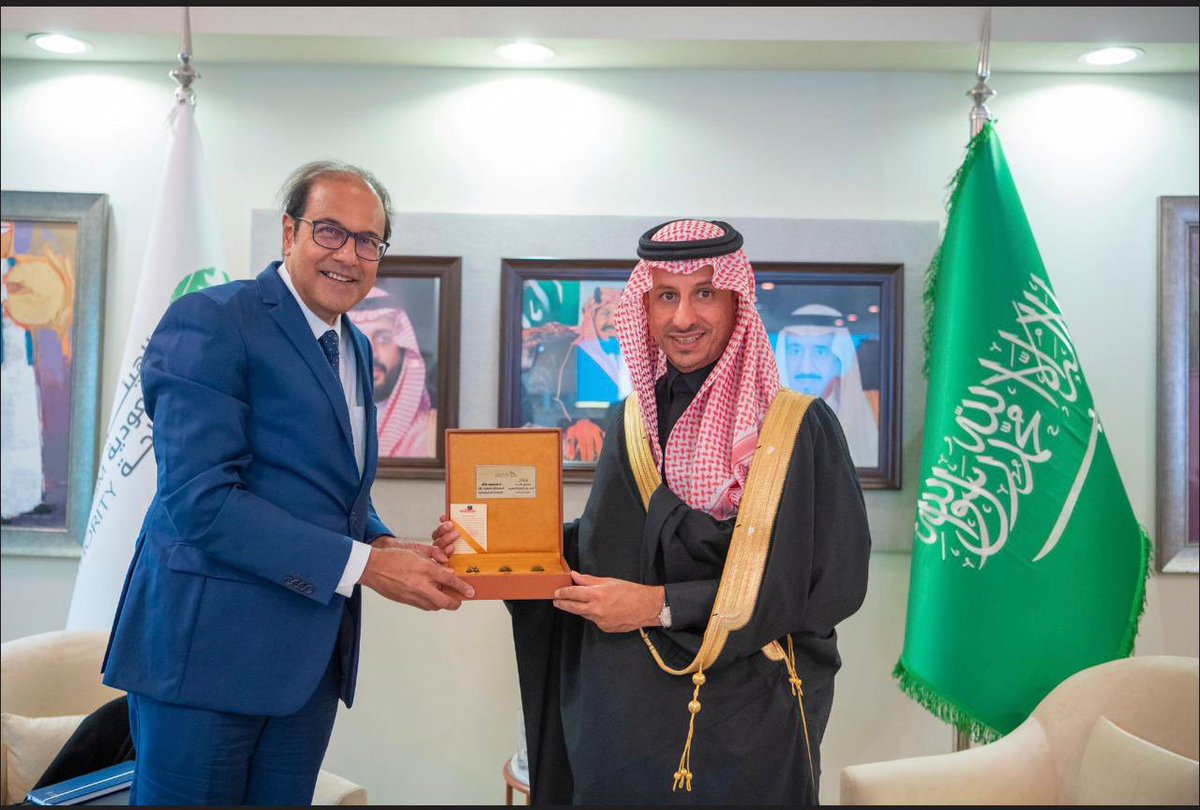 AhmedAlKhateeb's tweet photo. خلال مشاركتنا في الملتقى الدولي لصناع السياحة ببرلين @ITB_Berlin  رحبت بنظرائي من موريشيوس وكوستاريكا في جناح @VisitSaudi  وأكدنا على دور السياحة في مد جسور الثقافة وربط المجتمعات بعضها ببعض. https://t.co/z3EOKopPln