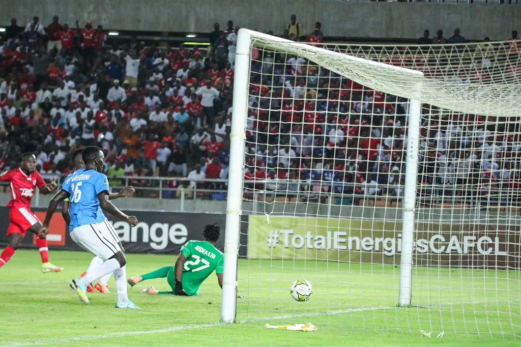 SimbaSCTanzania's tweet photo. Mwamba wa Lusaka anatupa furaha 💪🏽

#TotalEnergiesCAFCL
#WenyeNchi
#NguvuMoja https://t.co/Qc3e6lBpeS