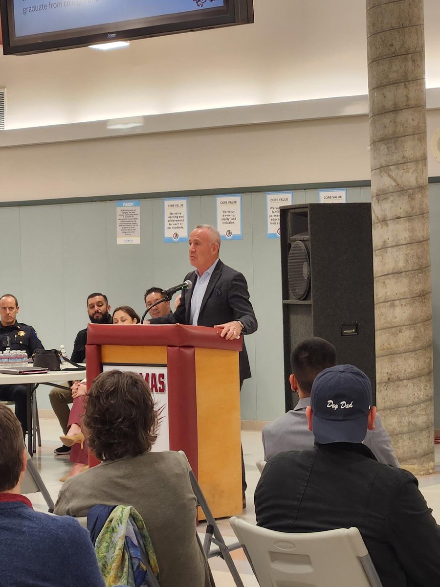 Mayor_Steinberg's tweet image. Proud to join @CM_Talamantes for a great first town hall in South Natomas! Always great to see #TeamAshby from @SenatorAshby’s office out in the community as well. Thank you to all the residents who came to listen and share their thoughts.