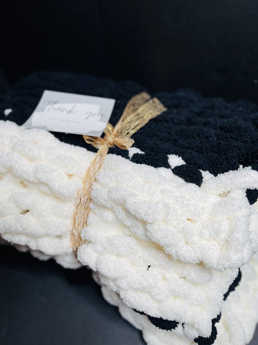 GetMeOutTheHood's tweet photo. These Chenille Yarn 🧶 Chunky Blankets make a great decoration for your living room and are warm and cozy to cuddle with while watching tv or reading a book 

Price Depends on Size 🛒

#chunkyblankets #cozyhomedecor #cozyblankets #chunkyyarnblanket #handknittedthrow #richoffyarn https://t.co/xNq0PvDY9s