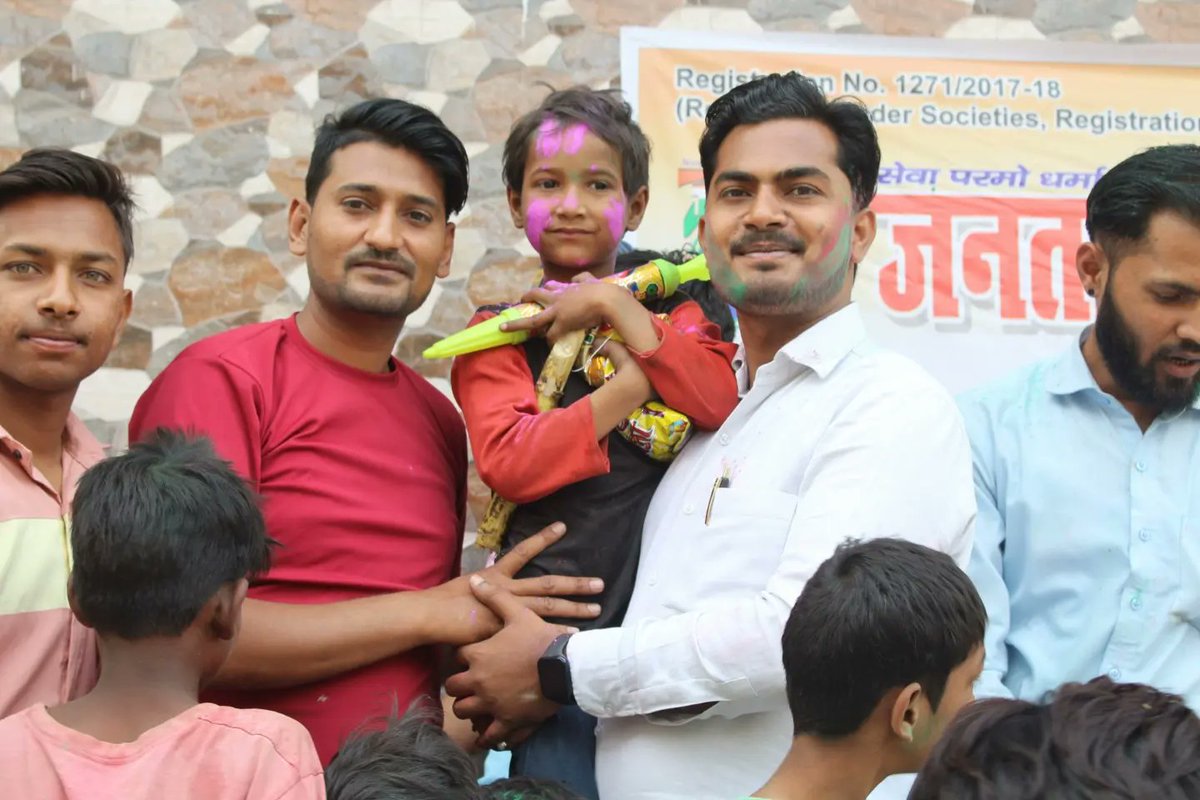 JANTA4jitendra's tweet photo. आज हमारी संस्था #जनता_विकास_सेवा_संस्थान के द्वारा   कानपुर नगर में मलिन बस्तियों के 100 से अधिक ज़रूरतमंद बच्चों को #होली के उपलक्ष्य में पिचकारियां,कलर,चॉकलेट, स्टेशनरी इत्यादि का वितरण किया गया ।
@janta_vikas

#Happy_Holi #Needykids #Support
#jantavikassevasansthan https://t.co/TVYNnSU3j4