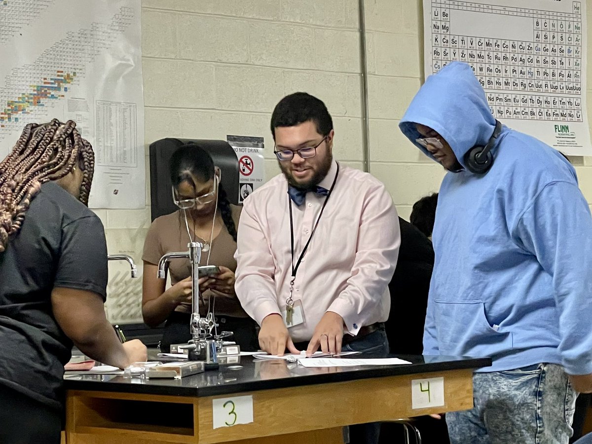 Noyce Scholar, Donald, teaching gram formula mass! #noyce #chemistryiseverything #chemMATTERS #clarkson