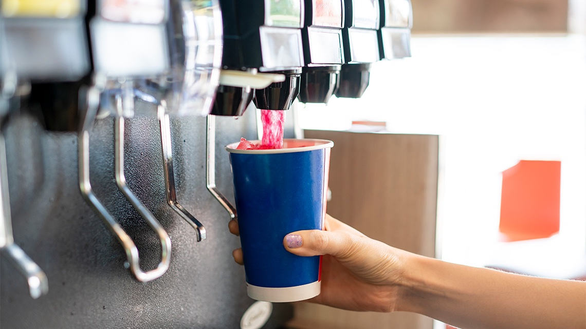 UofT's tweet photo. More evidence that sugary drinks cause weight gain #UofT 🥤 https://t.co/TjNpv14KcH https://t.co/jtyIGexLi0