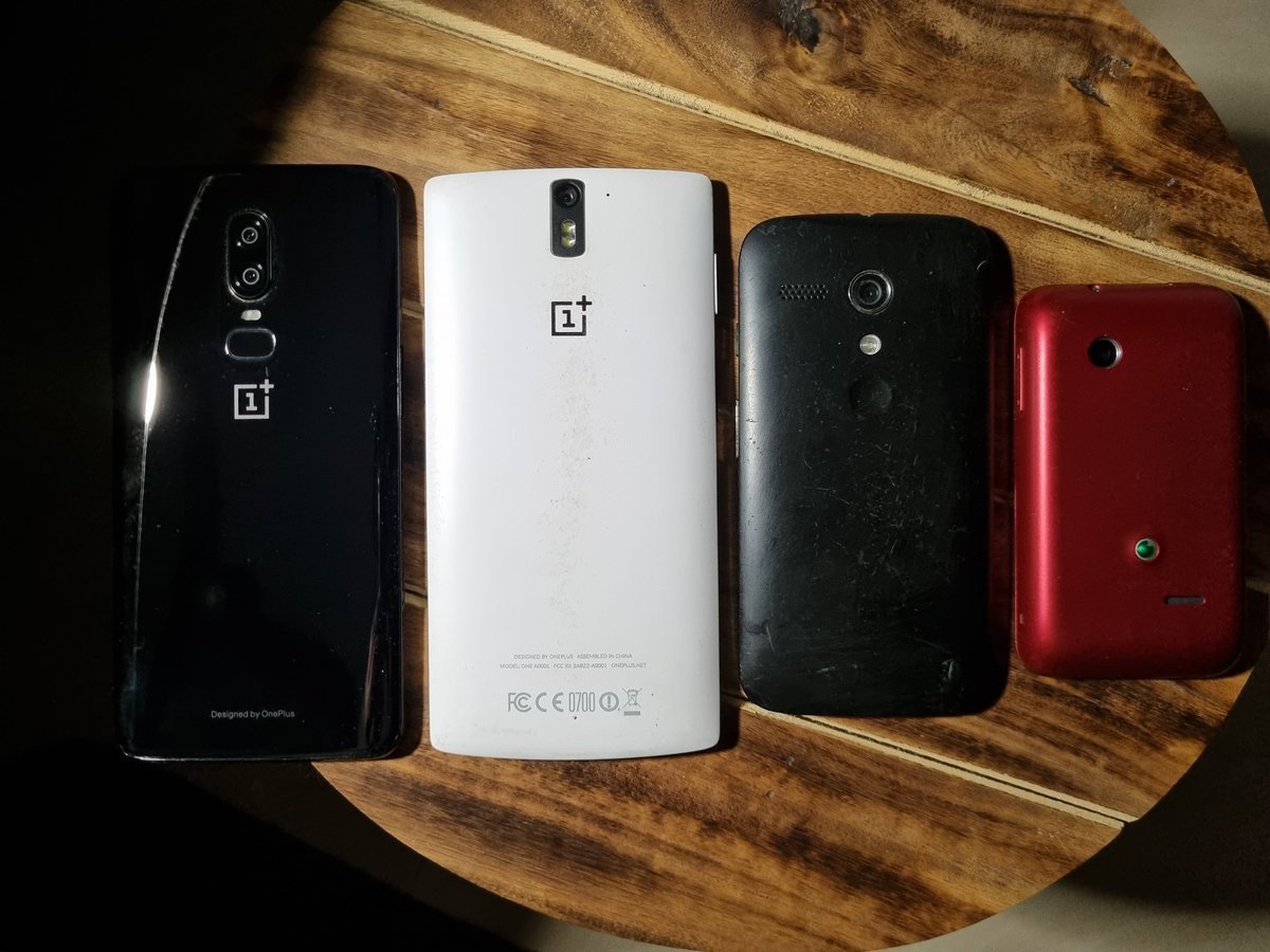 Some of the best #Smartphones I've ever owned & years after they ceased working, have refused to discard. (R-L) Sony #Xperia, #Moto G, #OnePlus One, and #OnePlus6 ♥️🙂