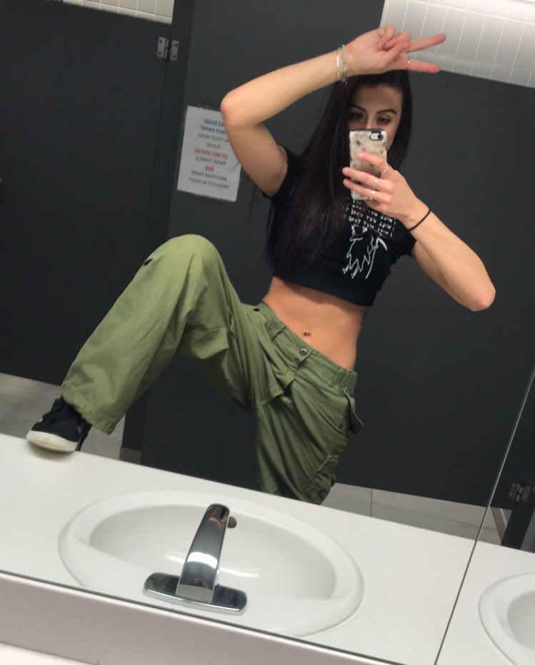 abbbykline's tweet photo. I heard low rise was in again https://t.co/8RUoDInTnL