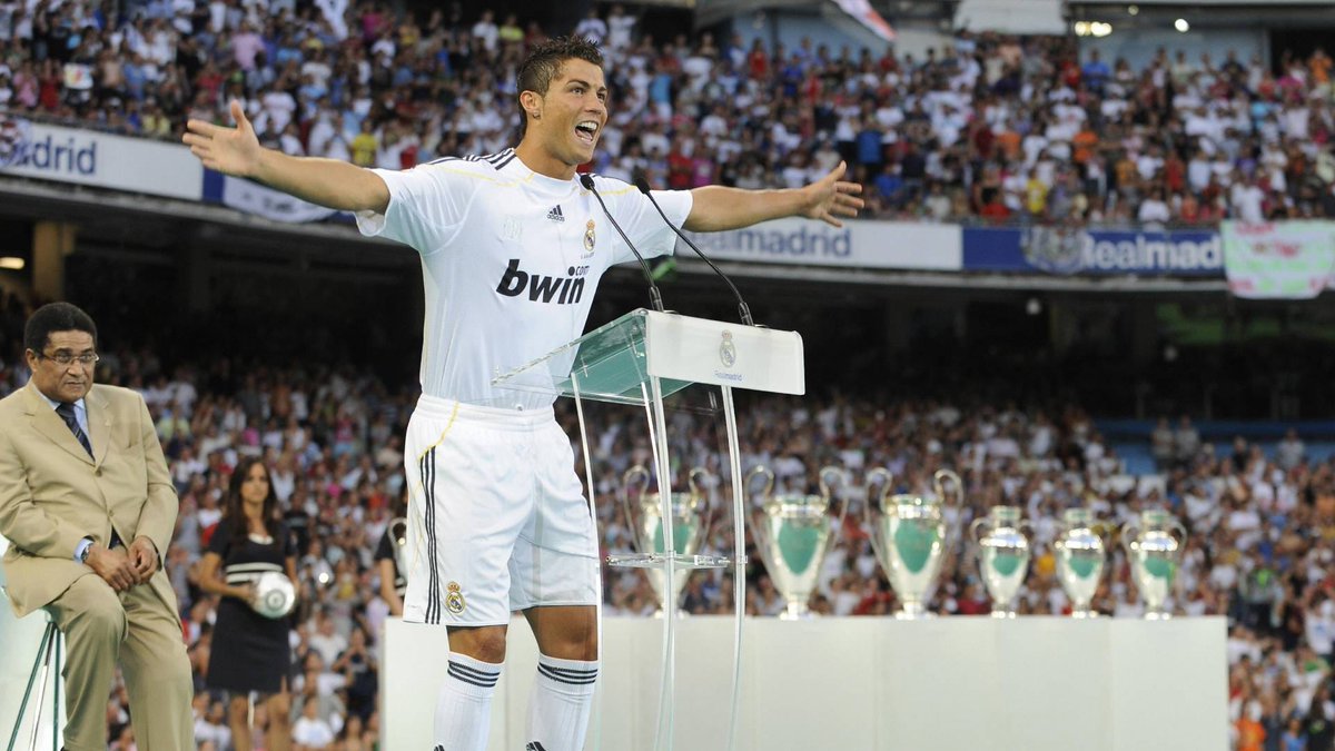 RealNoah's tweet photo. Cristiano Ronaldo au Real Madrid :

• 450 Buts ⚽️
• 120 Passes Décisives 🎯
• 438 Matchs 🏟
• 16 titres 🥇
• 4 Champions League 🏆🇪🇺
• 4 Ballon D'or 🏅
• 3 Souliers D'or 🏅
• 44 Triplés 3️⃣
• Acheté 94M, revendu 117M

Le transfert le plus rentable de l'histoire ? 🤍🐐🇵🇹 https://t.co/9Ku9oi8G9e