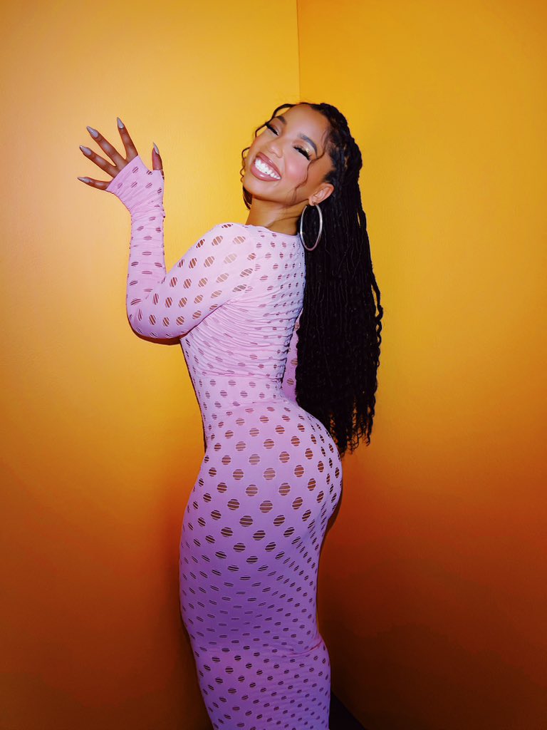 ChloeBailey's tweet photo. in pieces tour almost sold out, ya girl is in a good mood today 🥰 https://t.co/Vx9ljh1x82