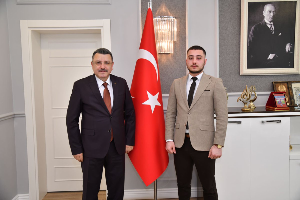 trudernek's tweet photo. Trabzon Üniversitesi Öğrenci Derneği Başkanımız Sn. Yağız ÖZSALİH ve Yönetim Kurulu Üyelerimiz, Ortahisar Belediye Başkanı Sn. Ahmet Metin GENÇ beyefendiyi ziyaret etti.

Misafirperverliklerinden ötürü kendilerine teşekkür ederiz.

@yagizozsalih1 https://t.co/wR8NteUCu9