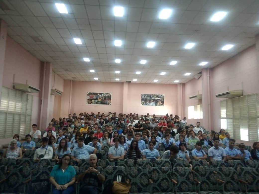 FEMeducauclv's tweet photo. Ocurre hoy a teatro lleno capacitación y debate para estudiantes y profesores de nuestra facultad con vista al proceso eleccionario de los diputados a la Asamblea que tendrá lugar este 26 de marzo. 
#FEMeduca
#MejorEsPosible #VotoUnido https://t.co/gkQt28IKTf